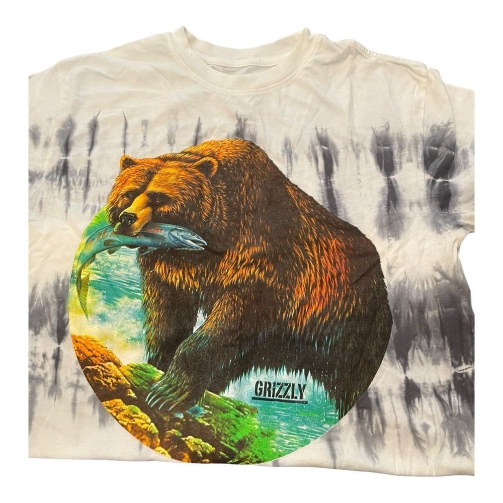 Grizzly White and Black Bear Graphic Tee‎